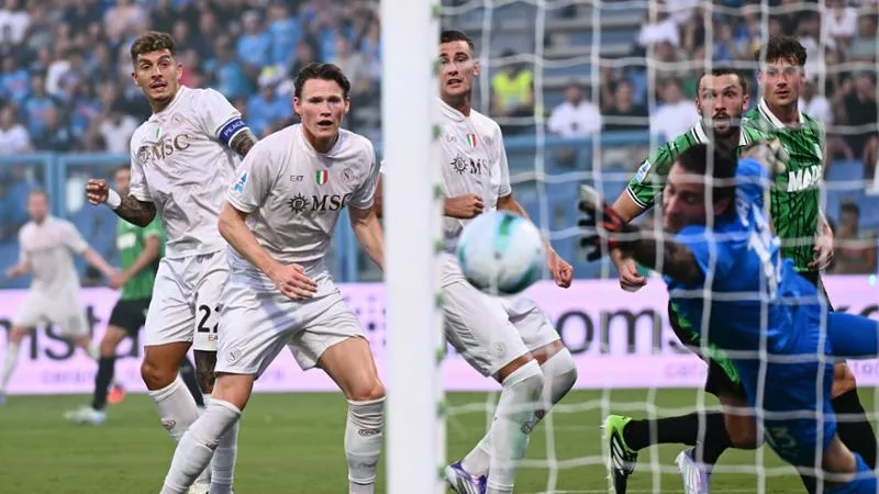Sassuolo-Napoli: punizione De Bruyne