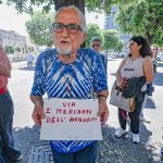 Acqua pubblica, protesta a Napoli: Zanotelli accusa il Comune, “si rischia la privatizzazione”